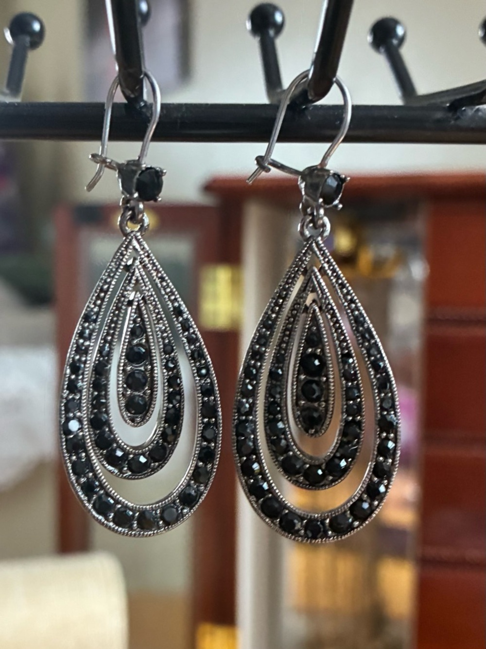 Liz Claiborne Vintage elegant black dress earrings.